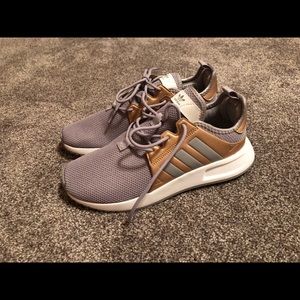 Adidas tennis shoes size 5.5